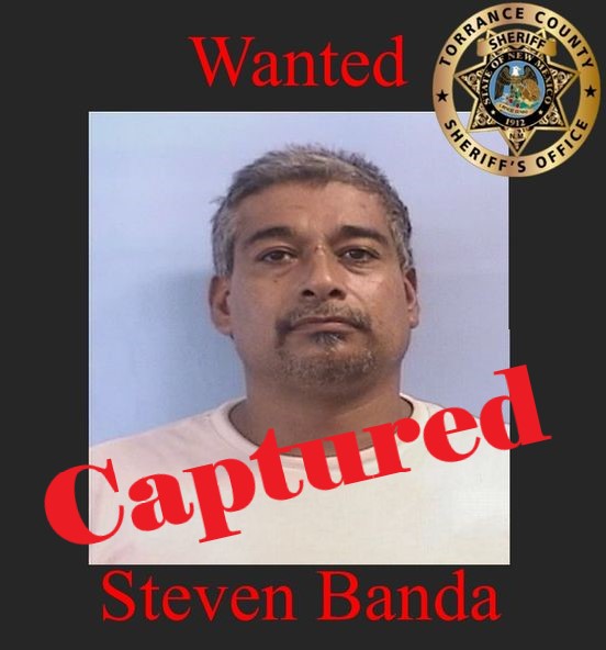 TCSONM's tweet photo. Torrance Co Investigators and U.S. Marshals Task Force successfully apprehended Steven Banda. He was taken into custody and booked at the Torrance County Detention Facility without incident.
Special Thanks to @NMStatePolice , @BCSO, @ABQPOLICE , and the 7th Judicial DA's Office. https://t.co/zS02bDY6K5