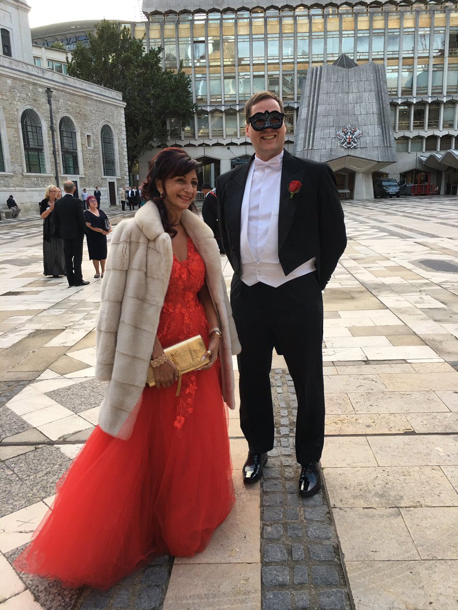 LMAppeal's tweet photo. Guests arrive at the annual #SheriffsBall @GuildhallLondon hosted by The Sheriffs of the City of London Alderman @AndrewC_Marsden and Alastair King.
This year’s theme is Phantom of the Opera… #LMAppeal https://t.co/HbkoSomgy3