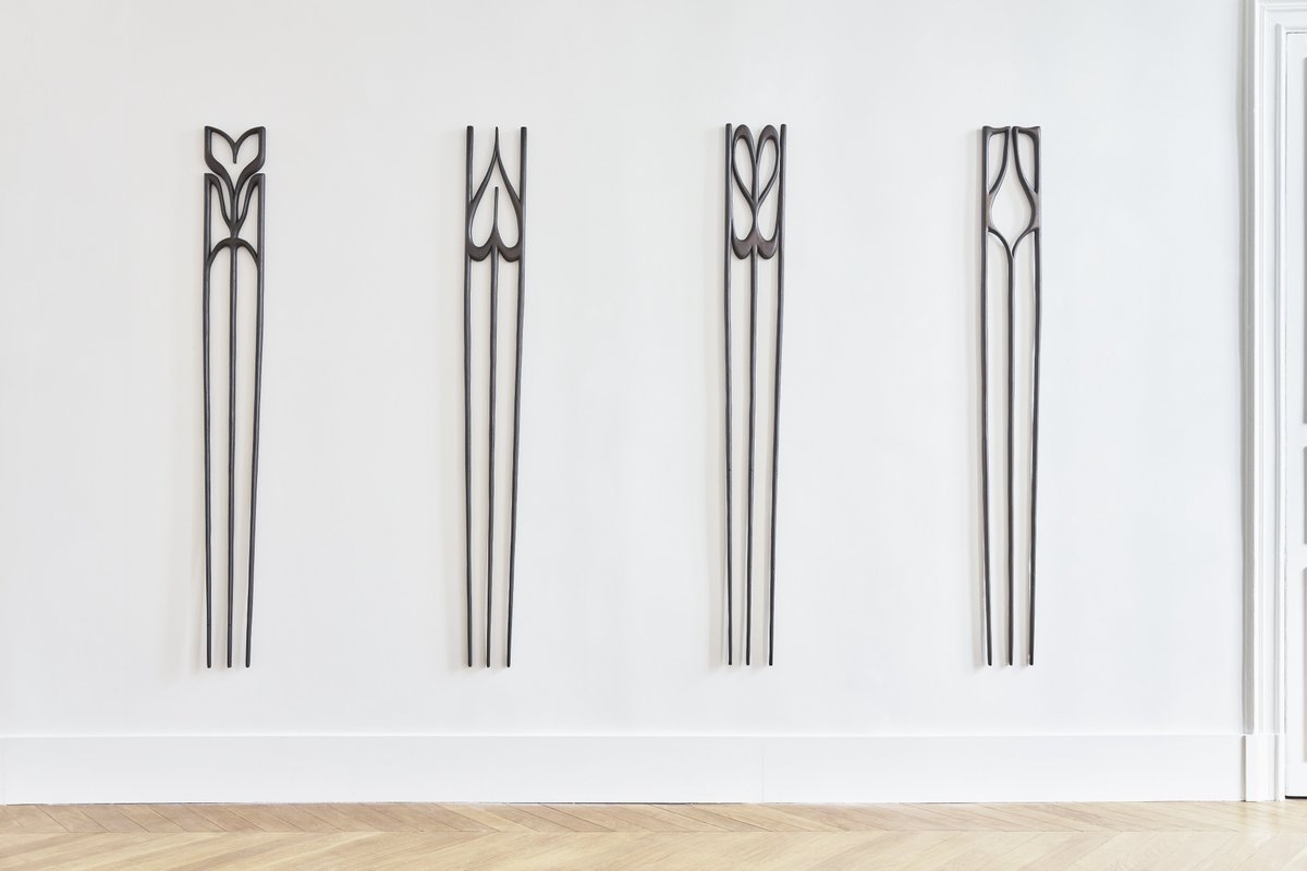 Elle détourne des objets et matériaux et les met à l’épreuve par des gestes simples afin d’en tirer des assemblages de matières organiques et manufacturées. Elle se sert des fictions qu'elle engendre comme d’outils politiques pour questionner une réalité jugée souvent binaire.