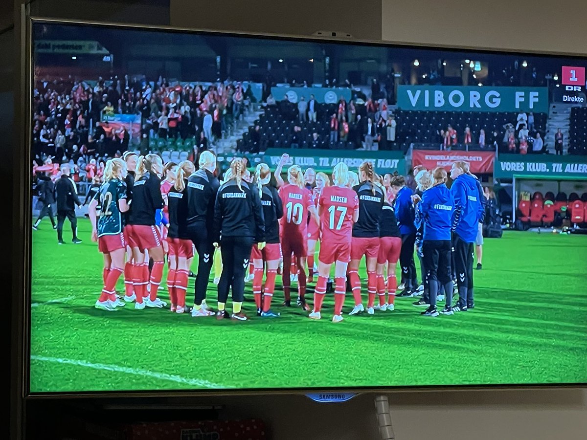 Forrygende dansk start på Nations League med fortjent 2-0-sejr over Tyskland på hjemmebanen i Viborg 🇩🇰💪 Stærk debut af landstræner Jeglertz, Vangsgaard som dobbelt målscorer og flot kollektiv indsats. OL-drømmen lever 🙌