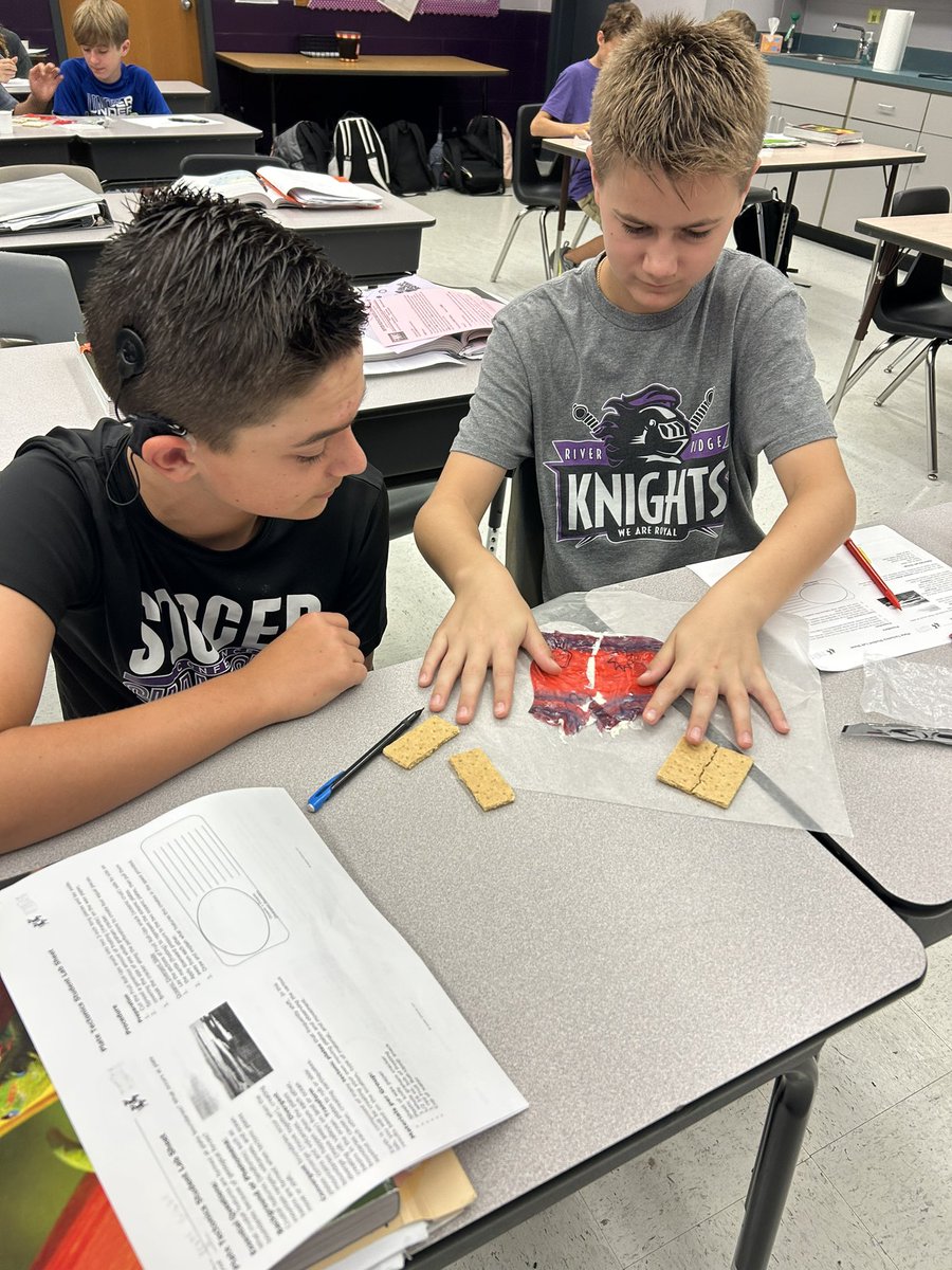 HawksNhawks4's tweet photo. 7th Grade Accelerated Science students modeling the movement at plate boundaries and the features that form at each! @RRMSRoyalKnight #WeAreRoyal https://t.co/3S23xe5sKN
