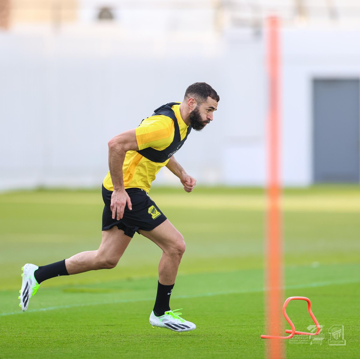 ittihad's tweet photo. ⚫️💛 https://t.co/Fq8tTd6QtD