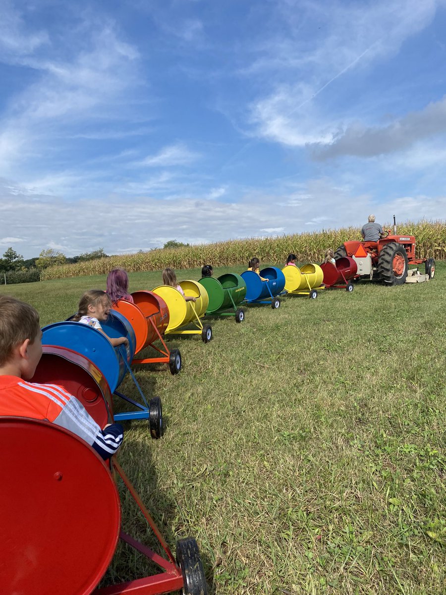 MrsHarrison1st's tweet photo. Cody’s Farm field trip. @MrsHarrison1st https://t.co/DdjC8Yb7KQ