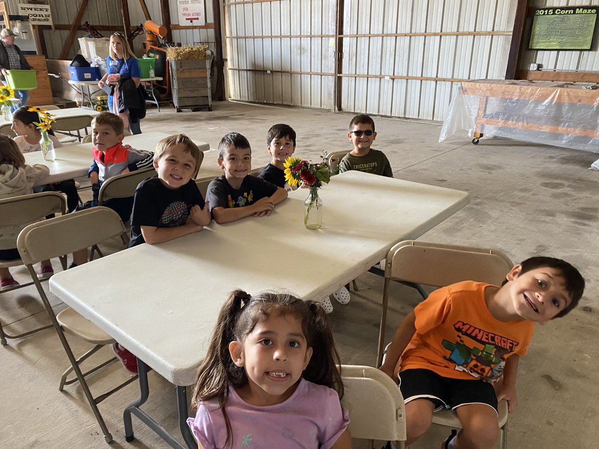 MrsHarrison1st's tweet photo. Cody’s Farm field trip. @MrsHarrison1st https://t.co/DdjC8Yb7KQ