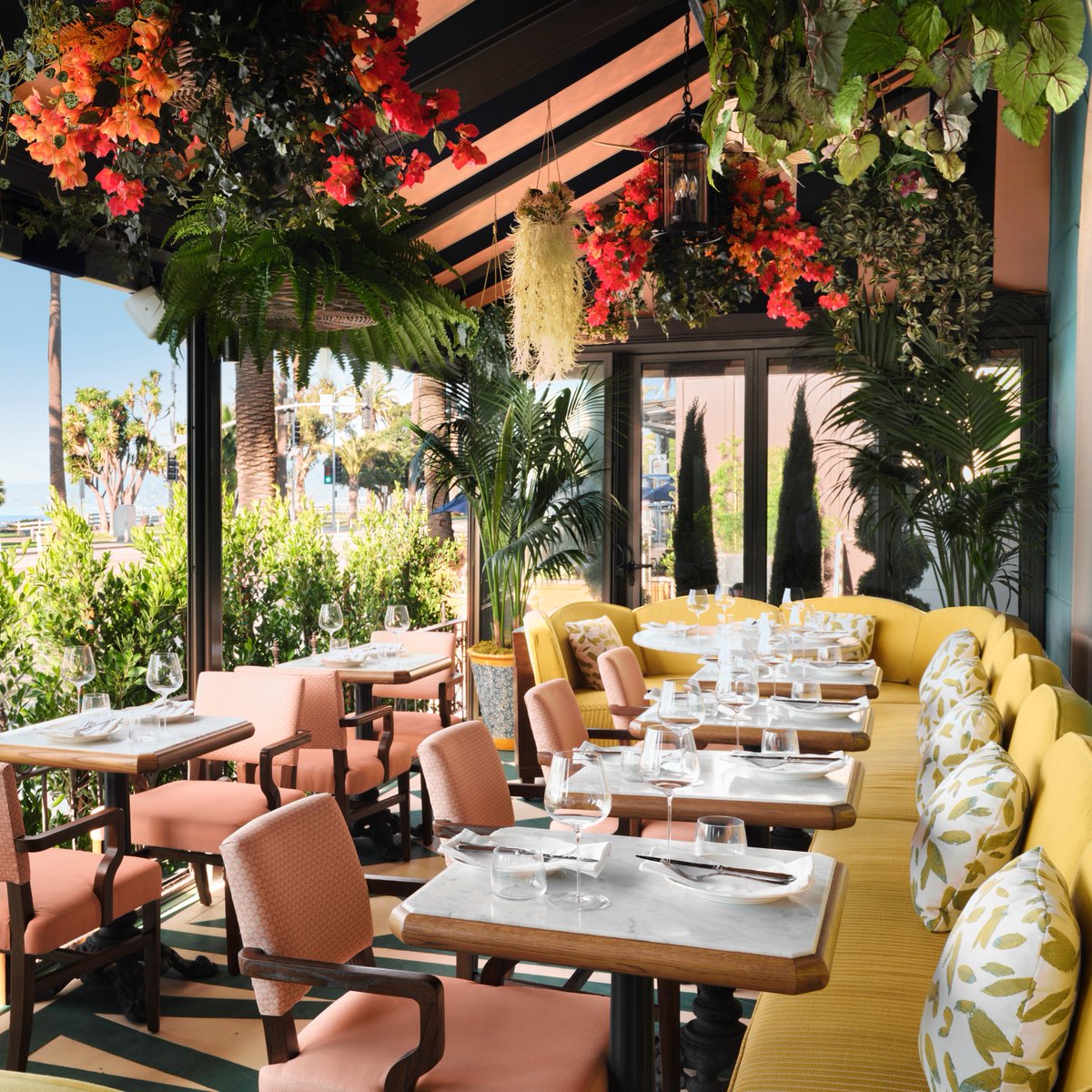 GeorgianHotelSM's tweet photo. And then the sun starts to set...
#Sunsets #SunsetTerrace #SummerNights #TheGeorgian https://t.co/jeoViljt5Z
