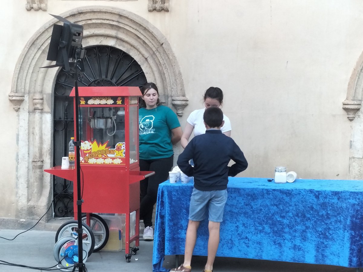 ciencialm's tweet photo. ¡Esto empieza en breve! Vamos, que las palomitas ya están listas y la charla a punto de empezar. https://t.co/5e5Wzzdxvw