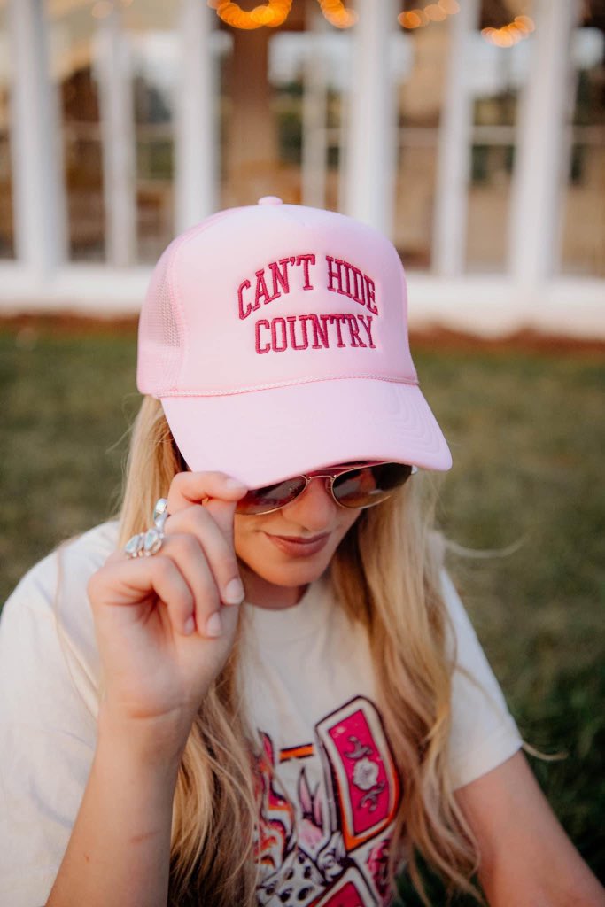 You Can’t Hide Country so you oughta wear it loud and proud🤠🙌🏼🌽⭐️🐓♥️ NEW MERCH DROPPED NOW!! We have special bundles for this weekend only AND signed physical albums available PLUS we’re now offering WORLDWIDE SHIPPING🙌🏼 

shop now!!
emilyannmerch.com