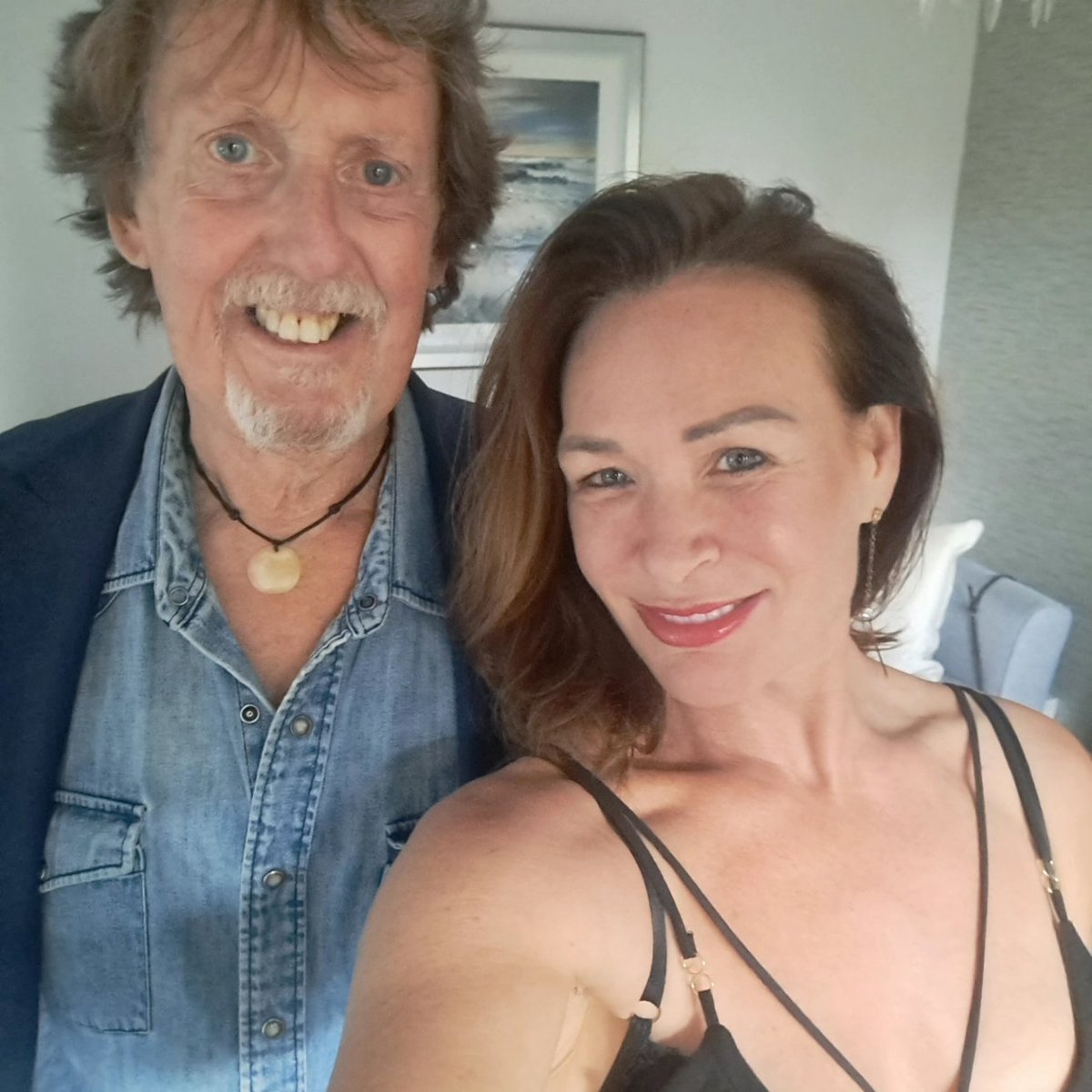TheLianneYoung's tweet photo. Rock chick ready! Off to see Anthems of Rock in Esher! Miss my inner rock chick and letting her out for the night x #anthemsofrock #esher #rockchick https://t.co/SeEMMvZD54