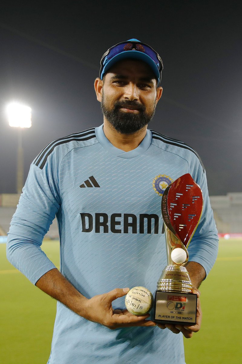MdShami11's tweet photo. What a way to start the ODI series 🇮🇳
Solid team effort 💪🏻
A day to remember at Mohali #TeamIndia | #INDvAUS https://t.co/eRYBgHmLRH