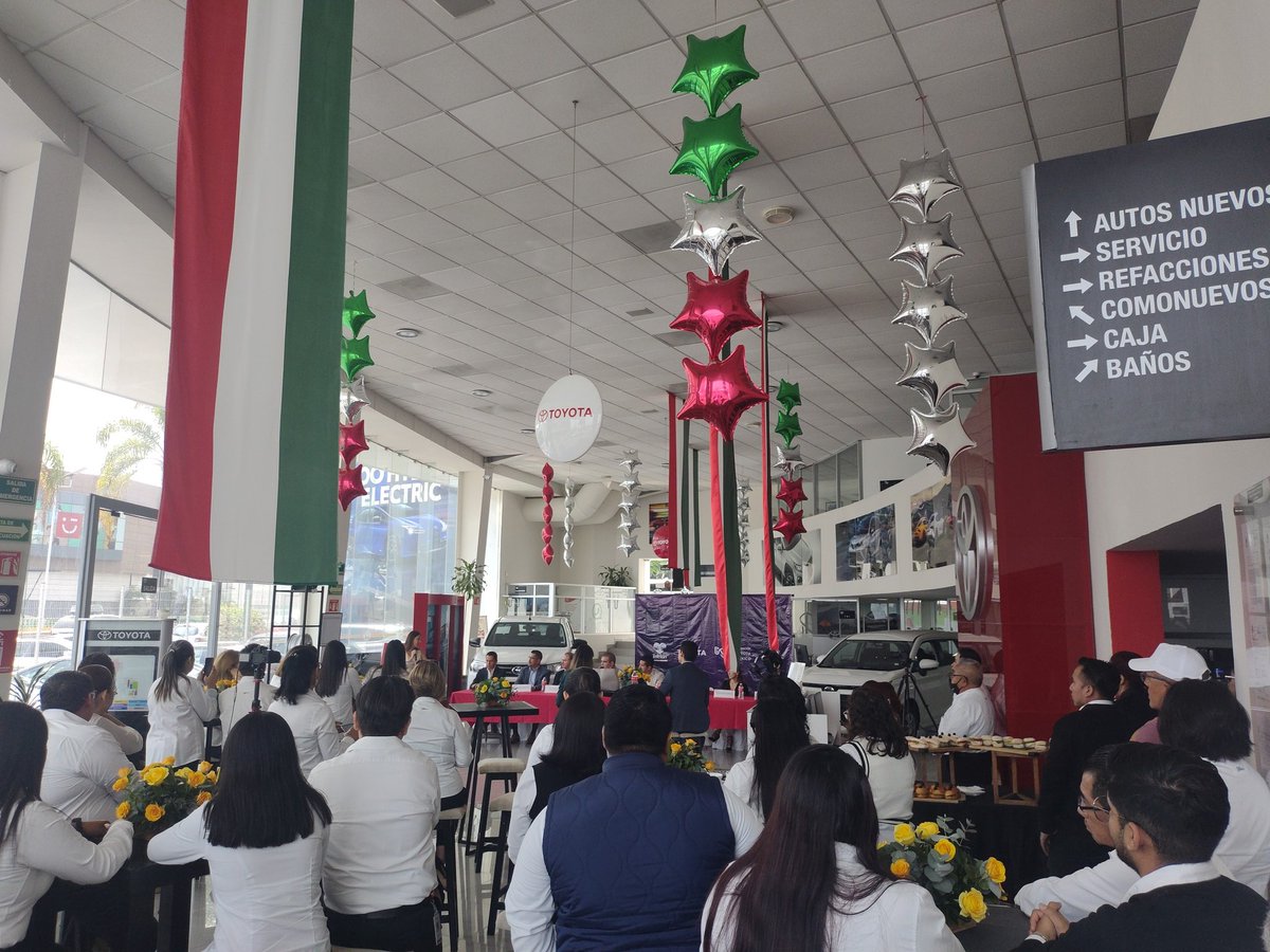 jr6607's tweet photo. En el evento de donación de dos vehículos a Teleton en Toyota Cuernavaca. https://t.co/dhaBmb3mJC