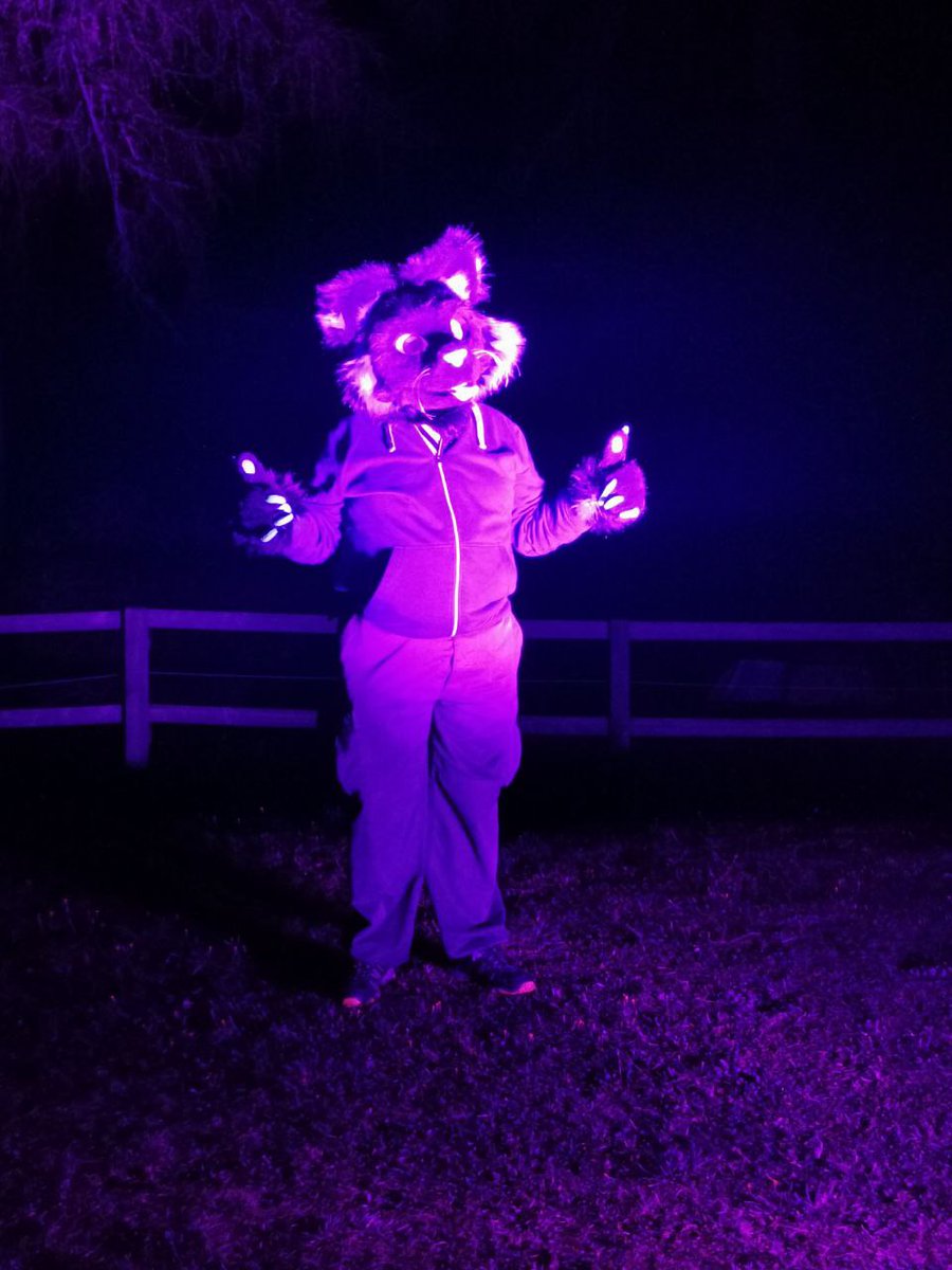 Happy #FursuitFriday euch allen ^^

📸 <a href="/Rose_de_Noire/">☠ CaptainJ🥨🏳️‍🌈</a> 
🪡 <a href="/Purrate_Suits/">purrate_suits</a> 
🗺 <a href="/PawradiseCon/">Pawradise Con</a>