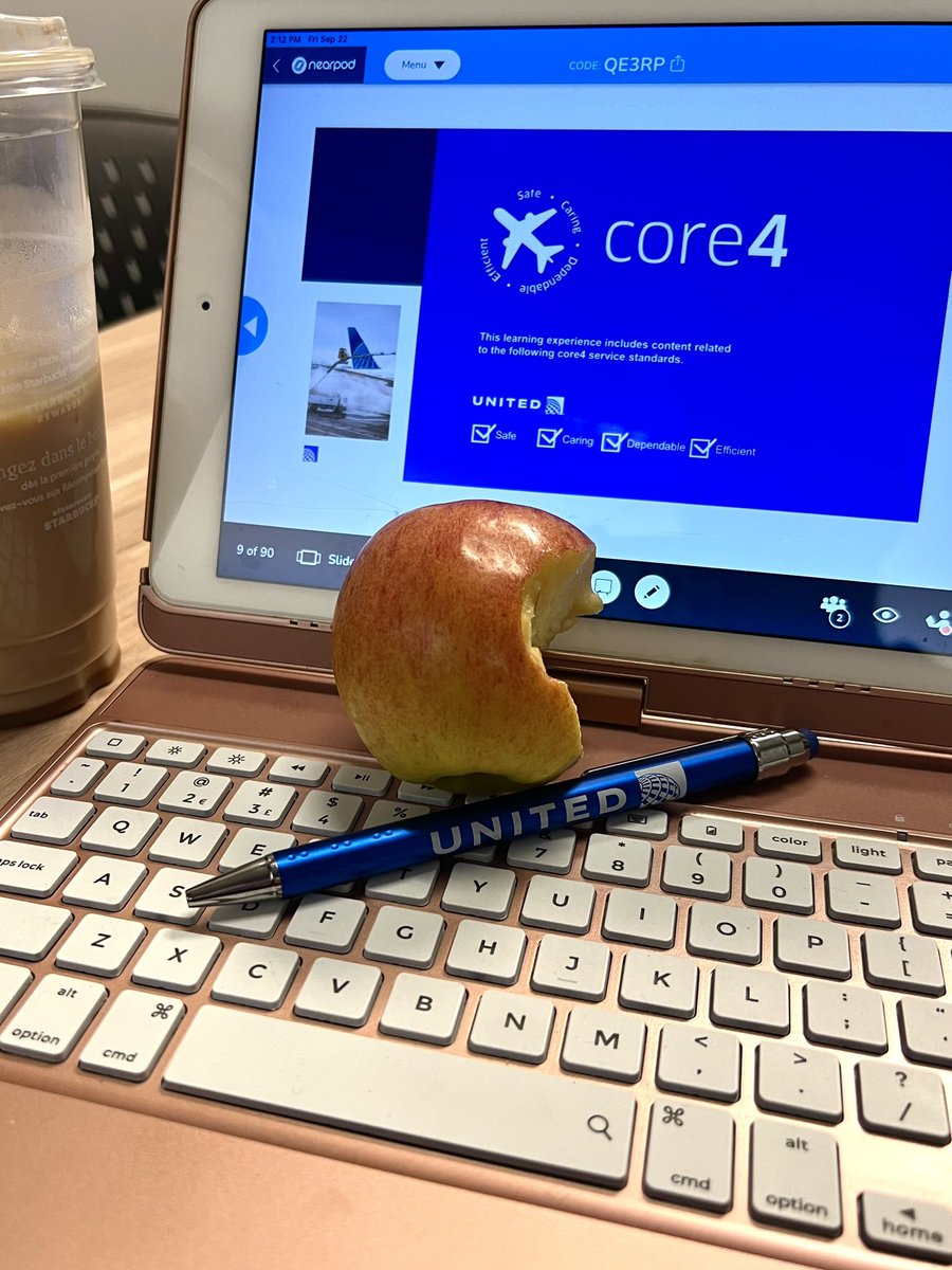 An apple a day keeps Winter Ops away… right? ✈️💙 @CanadaUal @Yshuga