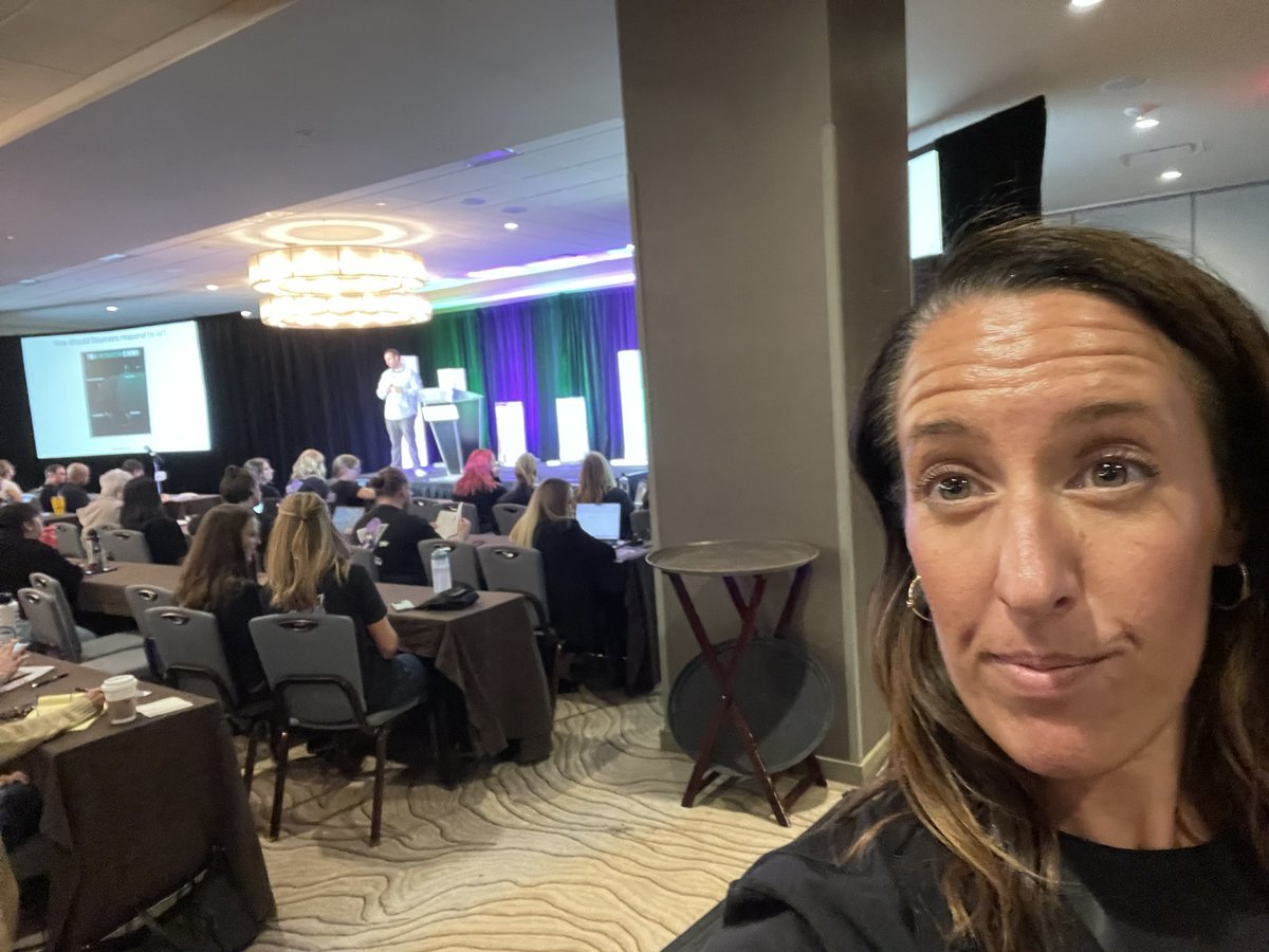 Sneaking more awkward photos on the sidelines <a href="/SourceCon/">SourceCon</a> with @WizardSourcer talking AI tools for #talentacquisition