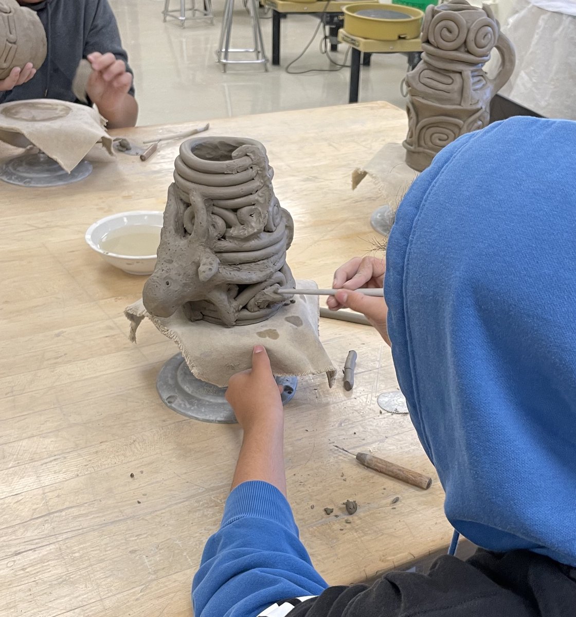 lps_visualart's tweet image. Lincoln Northeast Pottery students are using the coil method to create unique vessels.