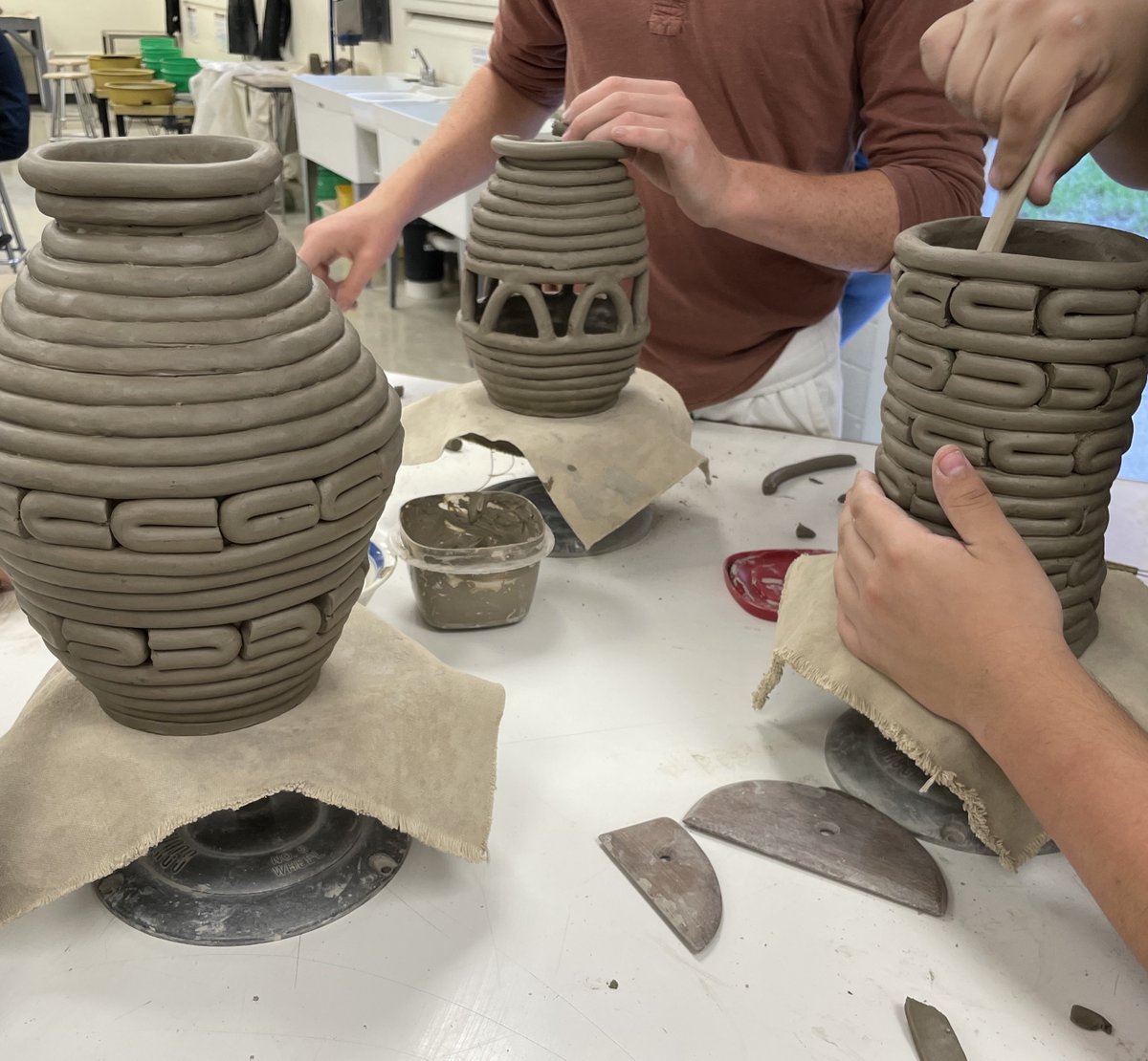 lps_visualart's tweet image. Lincoln Northeast Pottery students are using the coil method to create unique vessels.