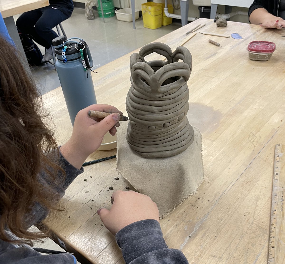 lps_visualart's tweet image. Lincoln Northeast Pottery students are using the coil method to create unique vessels.