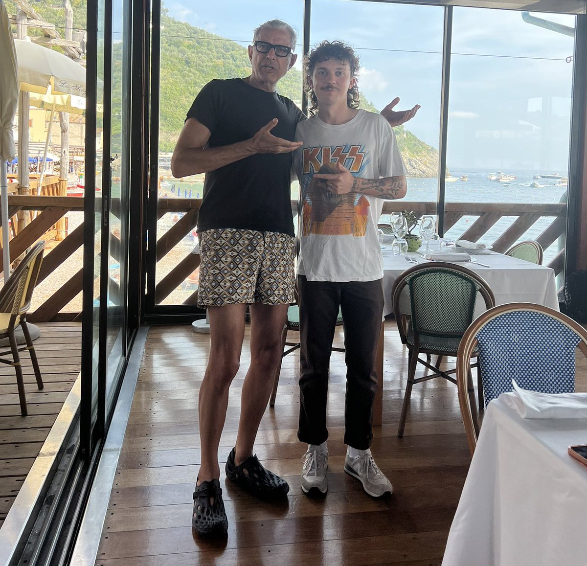 ran into jeff goldblum at a restaurant last summer and he sang to me and my wife 😎 he was a very sweet man