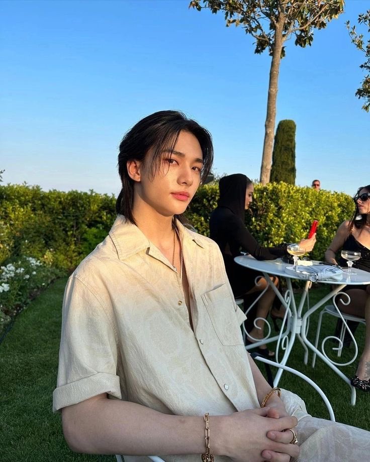 straykidsitalia's tweet photo. STAY!! 
Nonostante non può essere presente dimostriamo il nostro sostegno a #Hyunjin 🩵

Utilizziamo: 
HYUNJIN VERSACE PRINCE
#HYUNJINxVERSACE
#WeLoveYouHyunjin 
@Versace @Stray_Kids https://t.co/Hk5FF5Praw