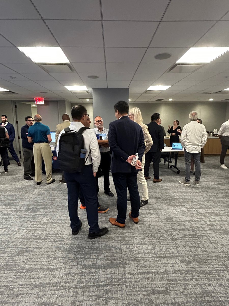 EnviroTechLab's tweet image. This week the @EnviroTechLab hosted dozens of innovative companies looking to improve data utilization and enhance operational efficiency across @NYCWater's operations. Stay tuned🧐to see who is selected to pilot their technology!