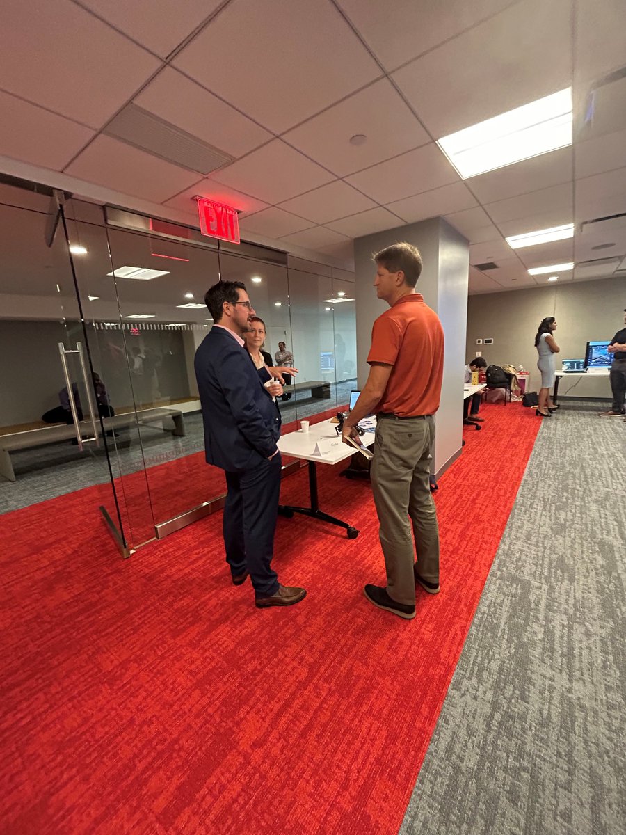 EnviroTechLab's tweet image. This week the @EnviroTechLab hosted dozens of innovative companies looking to improve data utilization and enhance operational efficiency across @NYCWater's operations. Stay tuned🧐to see who is selected to pilot their technology!