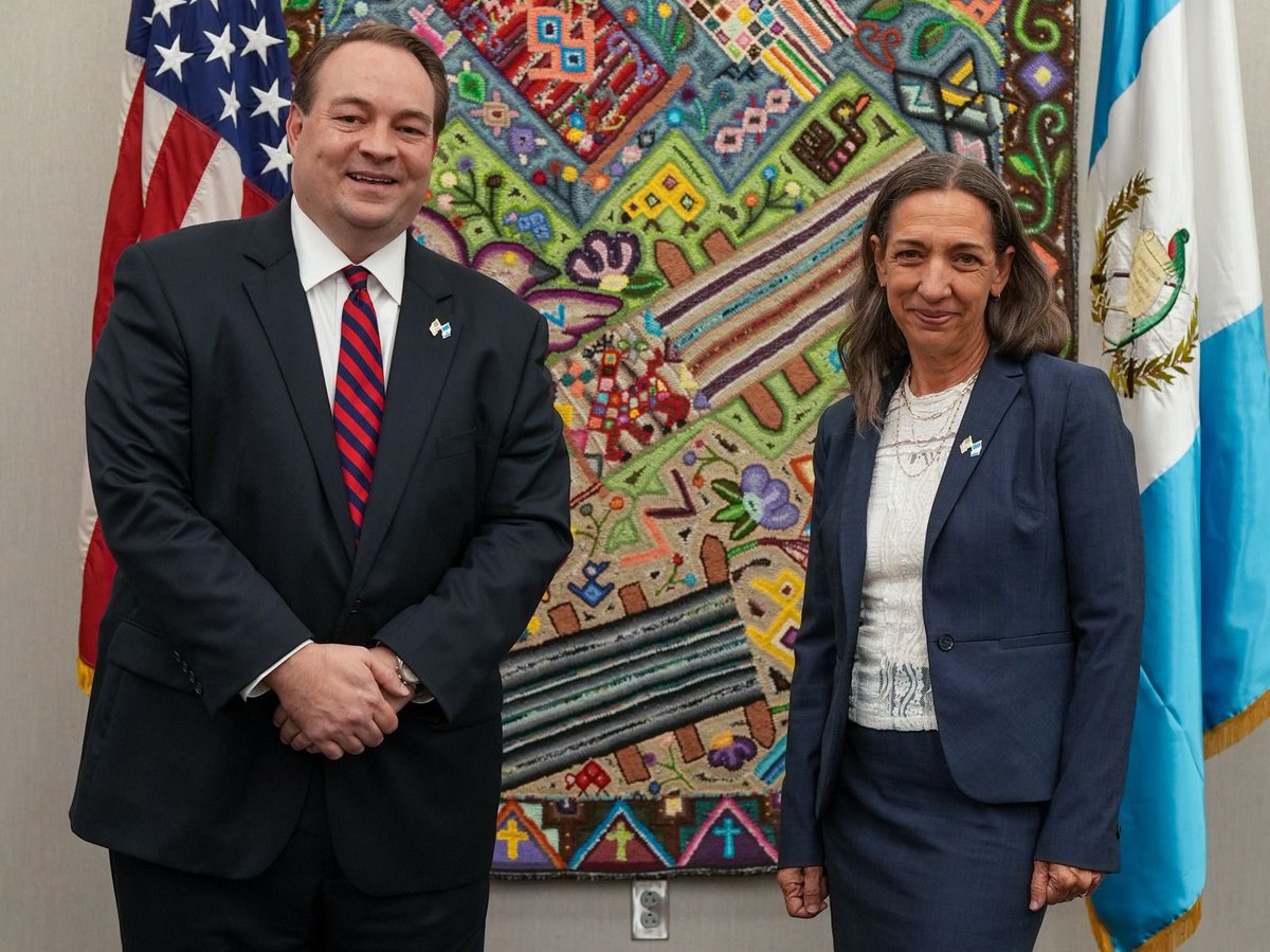 usembassyguate's tweet image. #EEUU continúa ampliando #VíasLegales para una migración segura, ordenada y humana, por medio de visas #H2, permisos para reunificación familiar y procesos por medio de movilidadsegura.org
Michelle Brané, Dir. Fuerza de Tarea de Reunificación Familiar y #EncargadoDeNegocios…