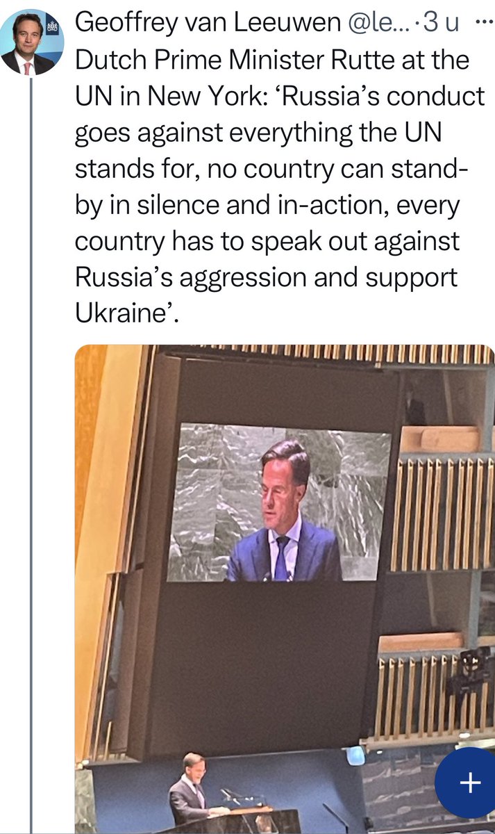 V_iswakker's tweet photo. Omg staat hij in ook al in New York over ‘zijn oorlog’ te blaten. En ook nog eens op een groot scherm 😳. #MarxRutte #WEF https://t.co/7z5iwEhCmk