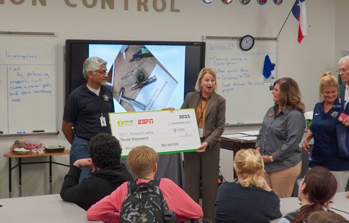 BryanISD's tweet photo. Today was a special day in #BryanISD as Super Bowl Champion and SEC Nation analyst Roman Harper stopped by @SFA_bisd to surprise Naveen Cunha with a check for $3,000! You can watch Mr. Cunha's celebration on SEC Nation tomorrow morning at 9 a.m. on the SEC Network. #bryanproud https://t.co/Y36H1DKA7f