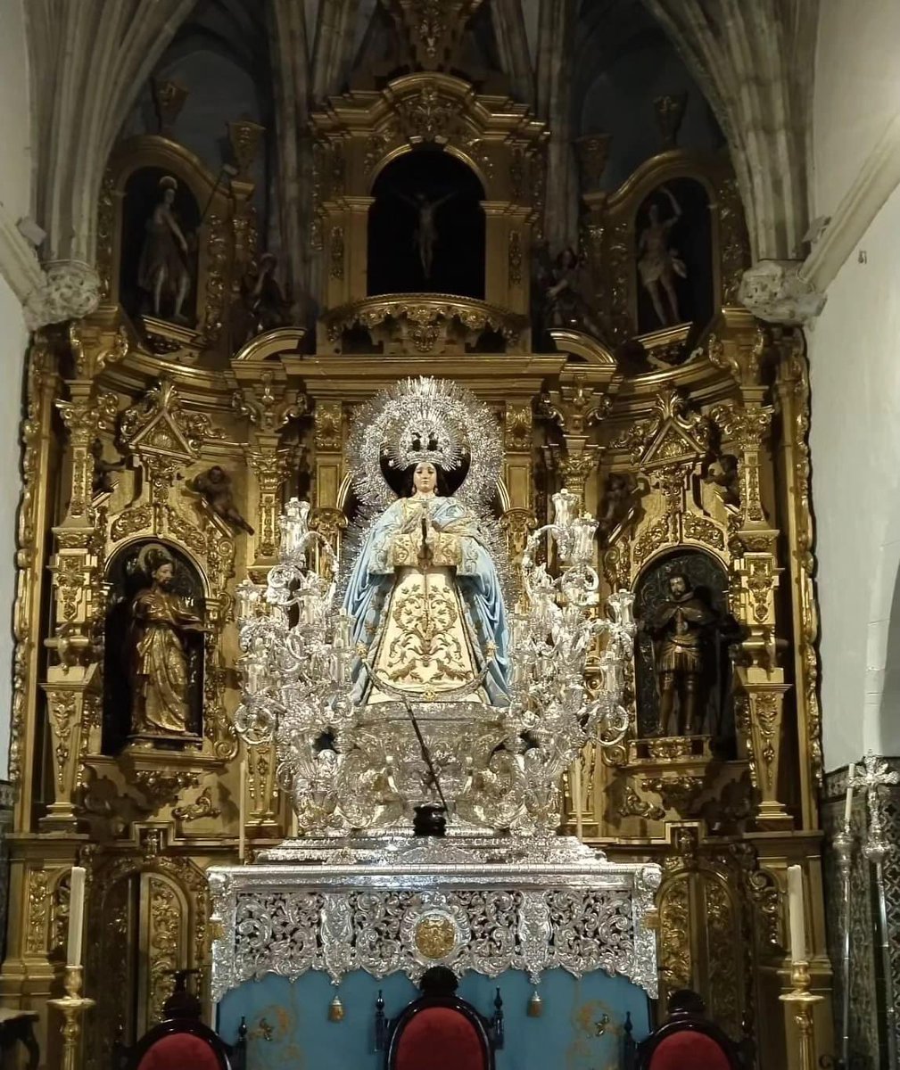 cofrade_algaba's tweet photo. Nuestra Purisima Concepción Coronada ya se encuentra en su paso preparada para su salida por las calles de nuestro pueblo. @HdadPurisima @ay_purisima @Pasmusycos https://t.co/RhFl5eZB4S