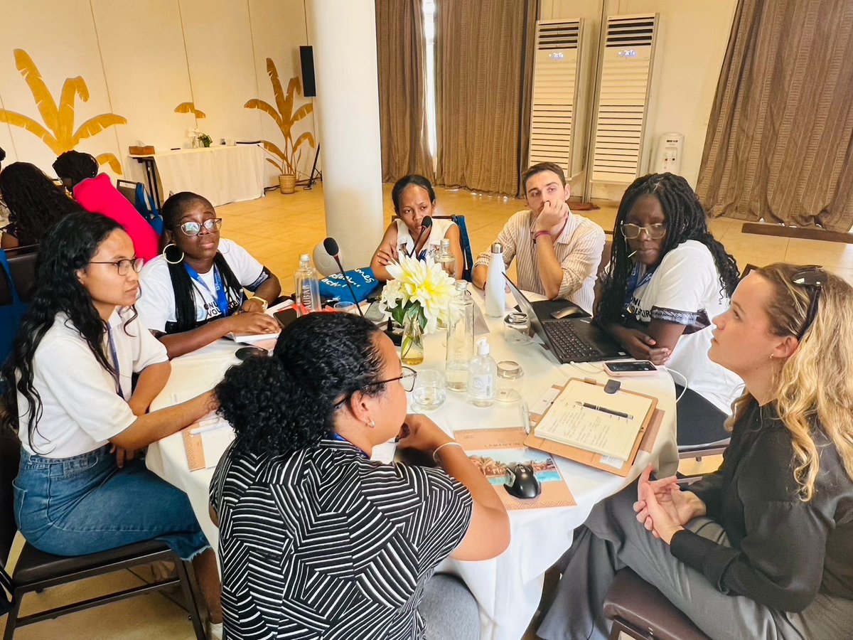 pvnuguinee's tweet photo. Nos jeunes volontaires guinéens🇬🇳 sont en plein apprentissage à l'atelier régional @UNVolunteers à Saly, Sénégal. Ils sont prêts à relever les défis et à contribuer au développement durable.💪 @UNV_ROWCA @UNICEFGuinea @OnuGuinee @Onudhguinee https://t.co/RTAKfXzOGE