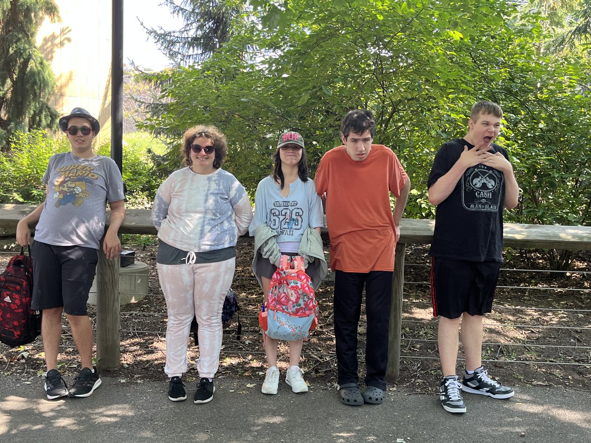 LSCLifeSkills's tweet photo. Beautiful Day to be at the @buffalozoo! What a great way to kick off our field trips this year! https://t.co/5aVAocJ4CW