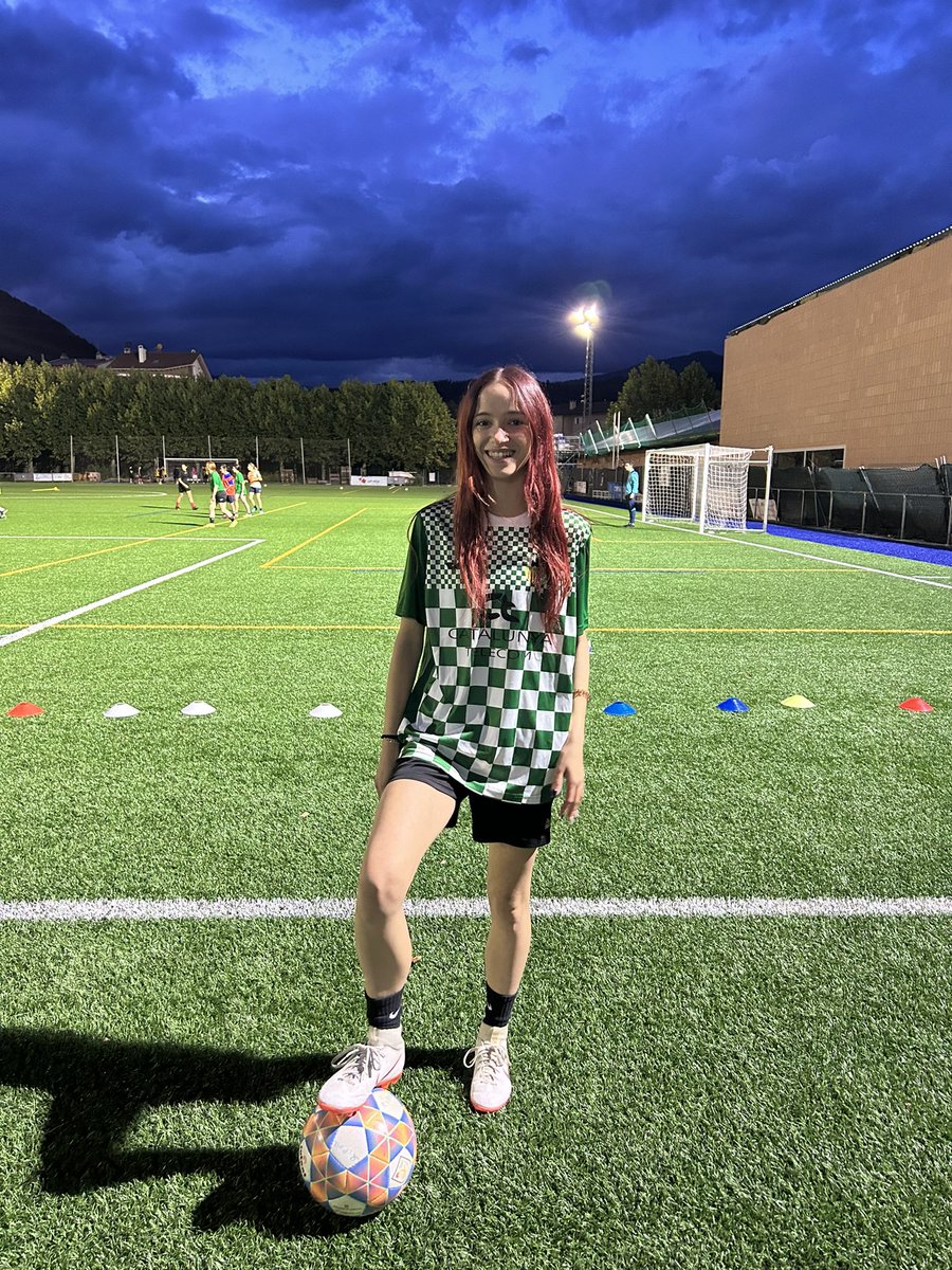 AtleticRipoll's tweet photo. 📣NOVA INCORPORACIÓ📣
🙋🏻‍♀️Clàudia Guardado ( @guardadoclaudia434 )
⚽️La Clàudia s’uneix al projecte del nostre sènior de F7!
💚Benvinguda 💪 https://t.co/G9sWM7lnt4