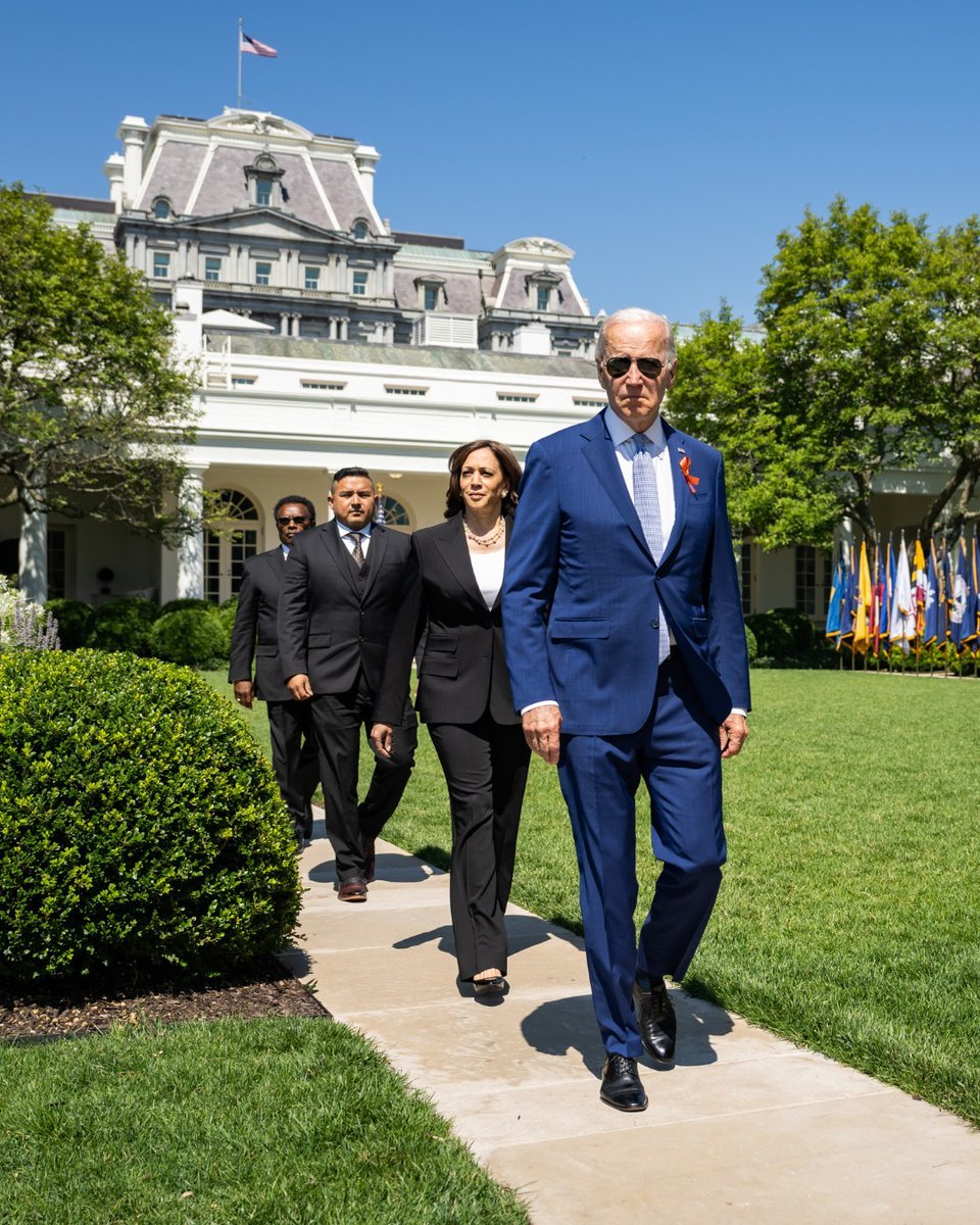 Kamala Harris tweet media