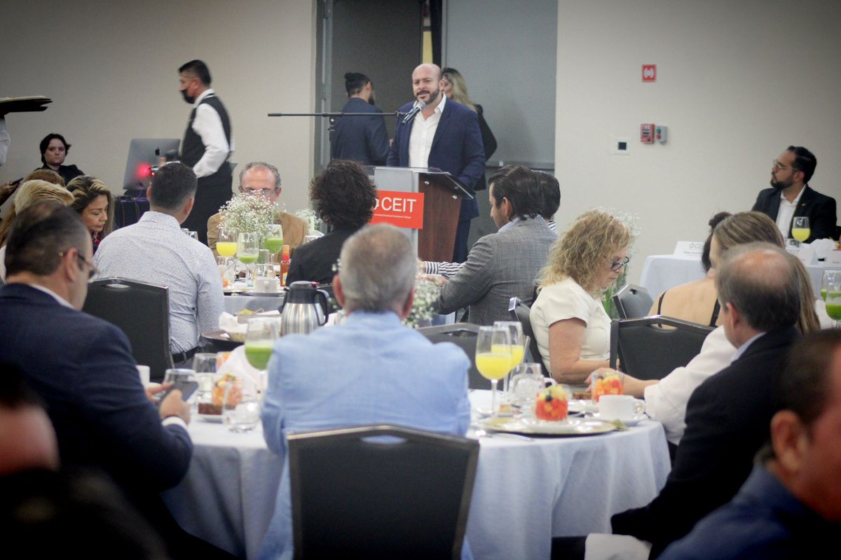 MarcoValerioGDL's tweet photo. Agradezco la invitación al Foro “CEIT, tuve la oportunidad de brindar una conferencia sobre “Empleo, Desarrollo y Viabilidad para Jalisco”.

Felicito a las empresas por fomentar #HastaDondeTope trabajo digno https://t.co/RD1aunU1Ir
