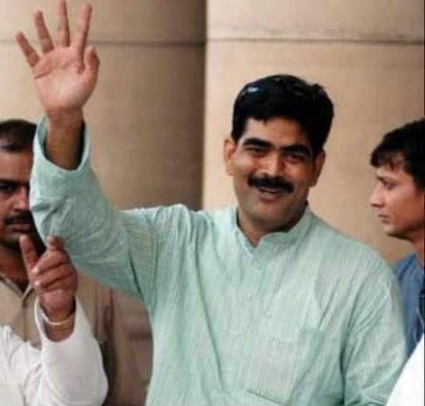 साहेब होते तो आज वो नीच मुस्लिम के खिलाफ इतनी घटिया बाते बोलने की जुर्रत नहीं कर पाता, 🤌

 क्यूंकि इनके मात्र खड़े हो जाने से संधियों को साँप सूँघ जाता था,

साहेब ऐसे मौके पर हमेशा याद आते रहेंगे 😔