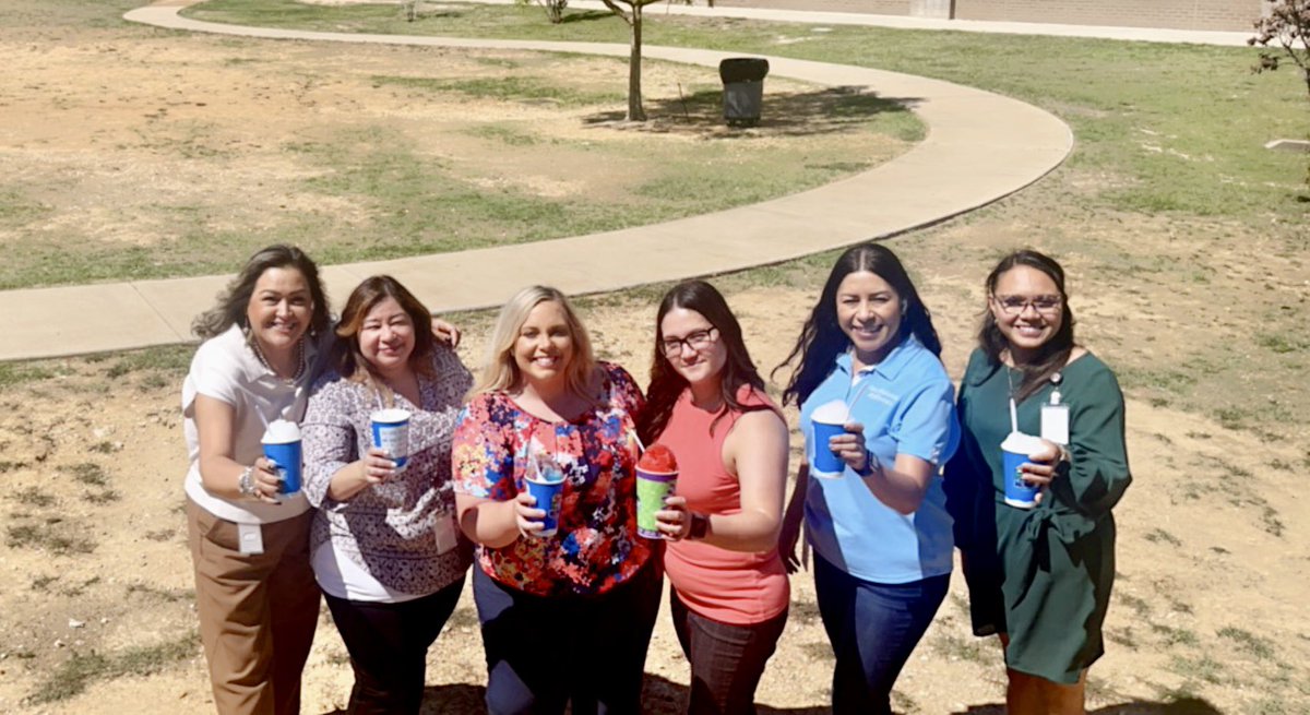 Fridays are for #KonaIce <a href="/CastleberryElem/">Castleberry Elementary</a> 
Thank you for the icy treat! 
<a href="/breemtomlinson/">Breanna Tomlinson</a> @MrsLacey2028 <a href="/espeletascastl1/">espeletas@castleberryisd.net</a>