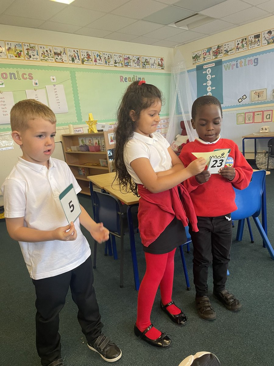 BowhouseP32's tweet photo. We have been working on greater than and less than in maths this week ๐๐๐ผ! #BowMaths https://t.co/KJjmjhgaGV