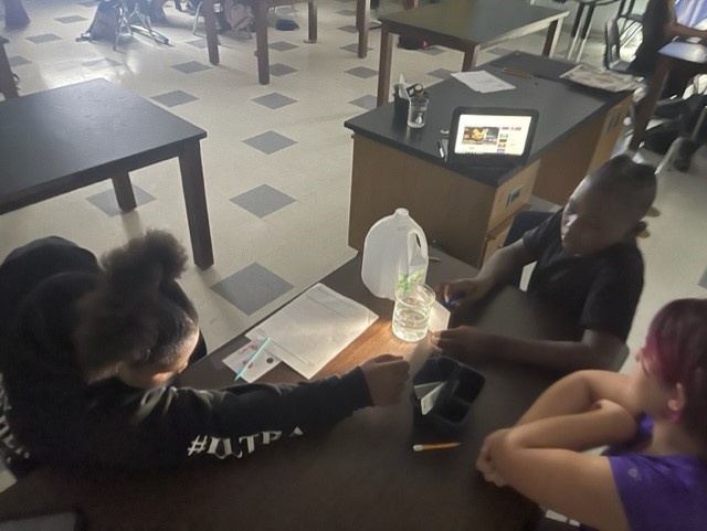 ALCLions's tweet photo. Students in Ms. Brooks’ class conduct scientific investigations to determine is light is being absorbed, transmitted or reflected. https://t.co/pk05RzOEOO