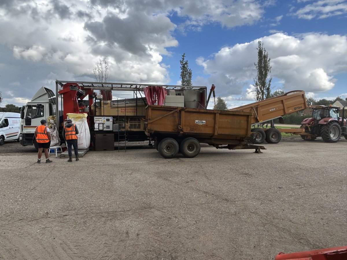 AngusStuart8's tweet photo. @AngliaGrainSeed in this afternoon to dress some Winter Wheat to be drilled in mid October. #homesaved https://t.co/v7u2H82ZBY