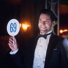 Dorisd_r's tweet photo. Snapshots from #Lucifer4, bts scene rehearsal, scene shot💜😈
#TomEllis https://t.co/quxVuTJGEG