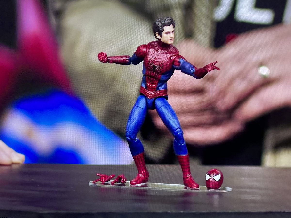OakhurstStudios's tweet image. #marvellegends #hasbropulsecon #hasbro #ActionFigure #SpiderMan 
Awesome!  Unmasked trio!