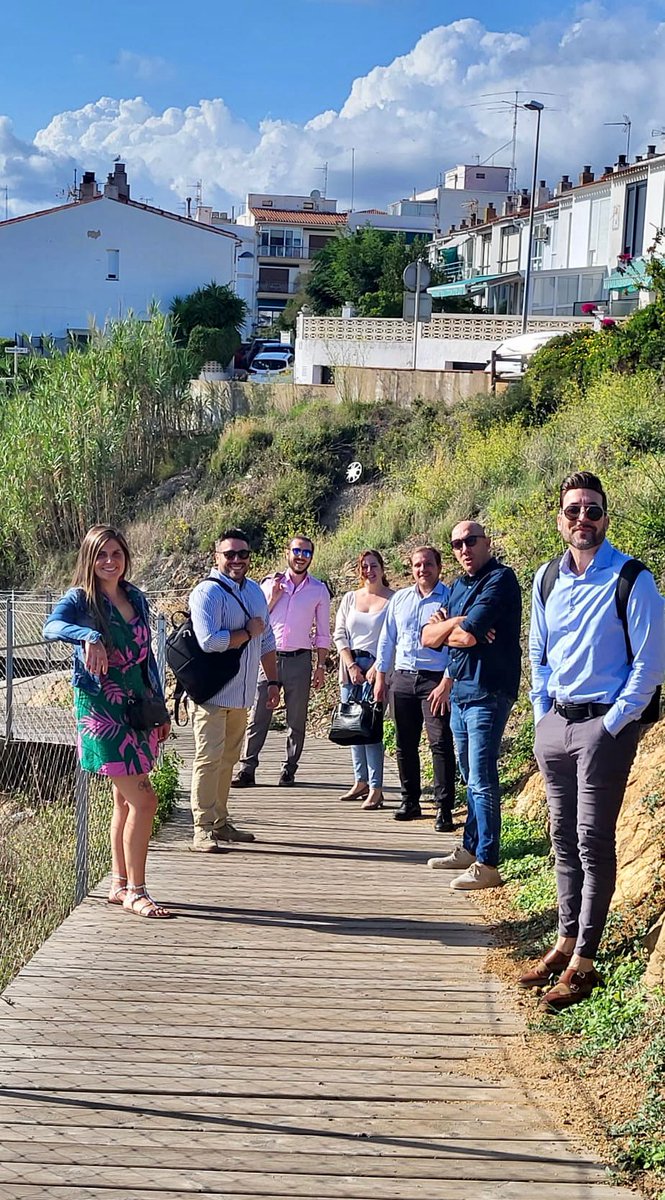 Comida de equipo para coger fuerzas y afrontar los retos y objetivos de este 3Q.
Gracias a nuestra DZ <a href="/aymerich_rm64/">Rosa Maria Aymerich</a> y nuestro especialista <a href="/MBuenoRey/">Manel Bueno</a> lo conseguiremos! Som-hi! 
<a href="/Damarisgf87/">Dámaris</a> <a href="/OlieteEduard/">Eduard Oliete</a> <a href="/CerdaBorras/">Alex Cerdà Borràs</a> <a href="/JonGamez82/">Jon Gámez</a> <a href="/Alba_pf22/">Alba Pardo Ferran</a> 
#AXA #equipo #JuntosSomosMasFuertes
