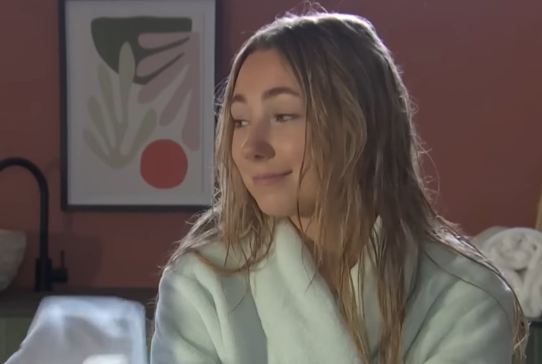 KINGVILLANELLE's tweet photo. It's peri's 10 year anniversary on the 4th of october, I'll be dropping lots of new edits leading up to the day and using the tag #10yearsofperi would also be pretty cool if jeri's could use peri pfps on the 4th to show ruby our love 🫶🏻 https://t.co/Ojn2z7RUG6