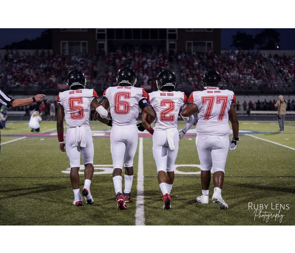 LorenzoEJr's tweet photo. @EnglemanTj @Mike_Jones2524 @tony_crumpley #HughesBigRed #Senior https://t.co/kPSCCEb6Is