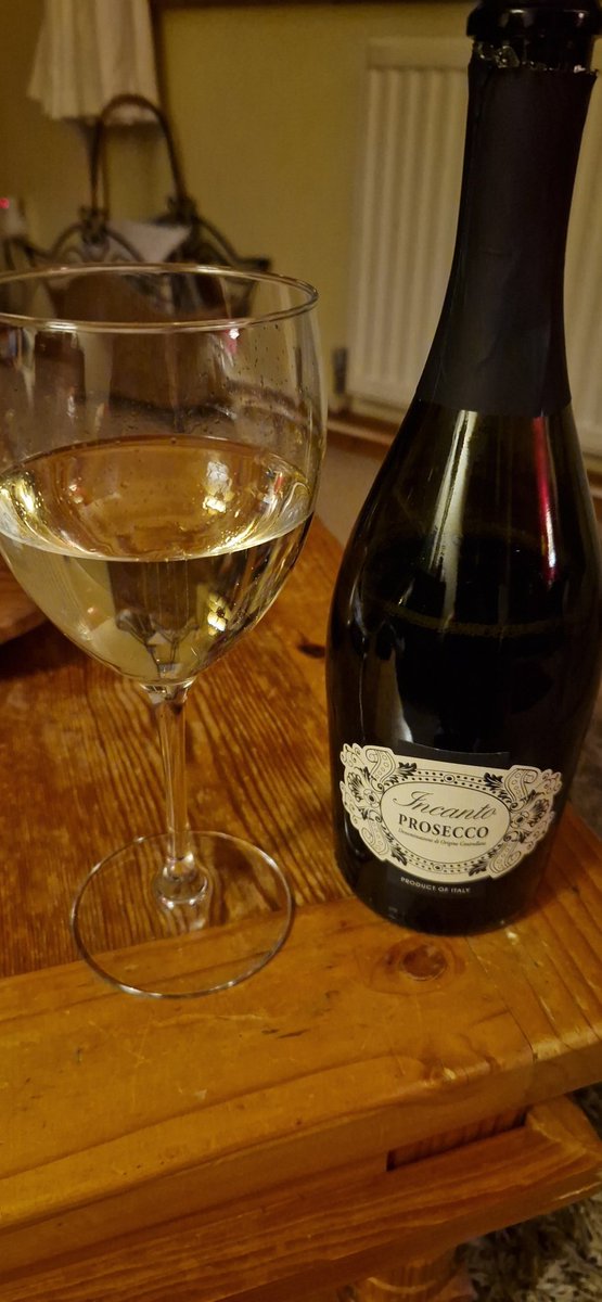 beingmum77's tweet image. You know it's been a bad evening  at work when you choose a wine glass and not a flute. #icaretoomuch