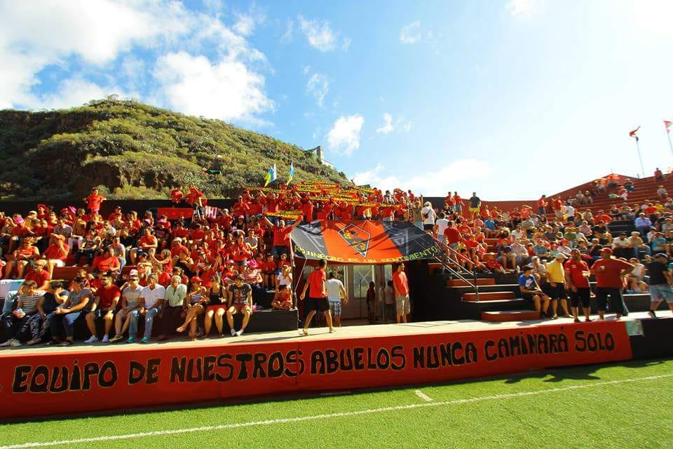 LaBocanaCDM's tweet photo. Todos tenemos ganas de volver a nuestra casa, al Silvestre Carrillo, pero que mejor que hacerlo dentro de poquito habiendo ya ganado en La Palma...

Por eso y porque a nuestro equipo no se le deja sólo, el domingo iremos de nuevo a acompañar a los nuestros.

¡NADIE FALLA! ❤️🖤 https://t.co/PY0B3DoYma