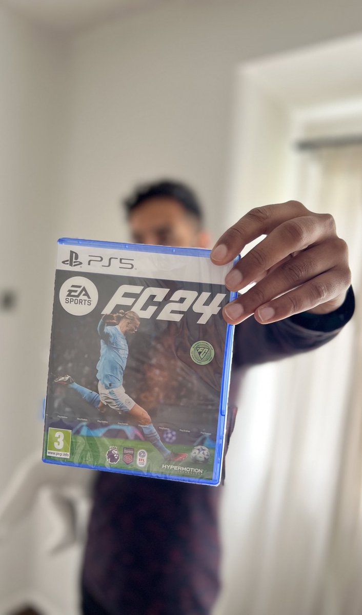 NoRatingsPod's tweet photo. 🚨EA FC 24 GIVEAWAY🚨

To enter:
1️⃣ Follow us  
2️⃣ RT this tweet
3️⃣ Tag a friend 

Winner will be announced in 24 hours! https://t.co/ihNcGTGeuE