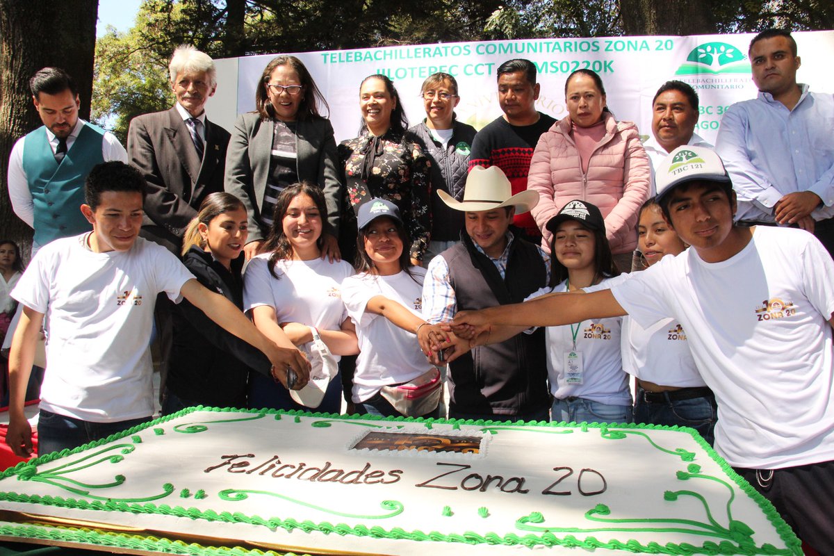 leopoldoolguin's tweet photo. #PoloOlguínSecretarioAytoJilotepec Acompañe al Lic. Rodolfo Nogués, Pdte. Mpal. de Jilotepec, al 10 Aniversario de la Creación de los TeleBachilleratos en Jilotepec.
Mi reconocimiento al trabajo de Directores, Docentes y en especial a l@s alumnos de este Sistema Educativo. https://t.co/RwERuGpylO