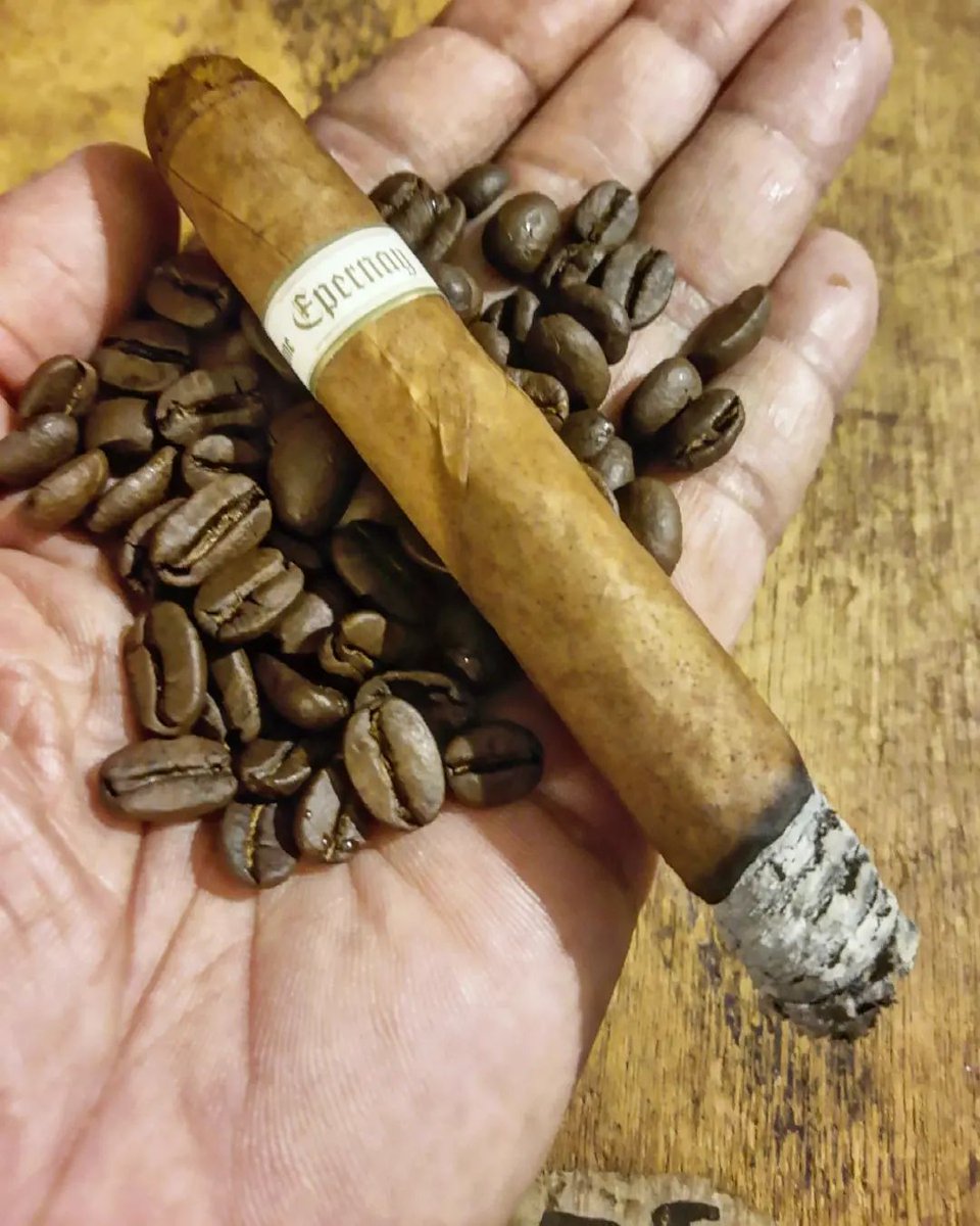 📷 by @baristaonduty: #NotIndustryStandard #BeansAndGars #CoffeeAndCigars CushCoffee @illusione_cigars #Illusione #IllusioneEpernay