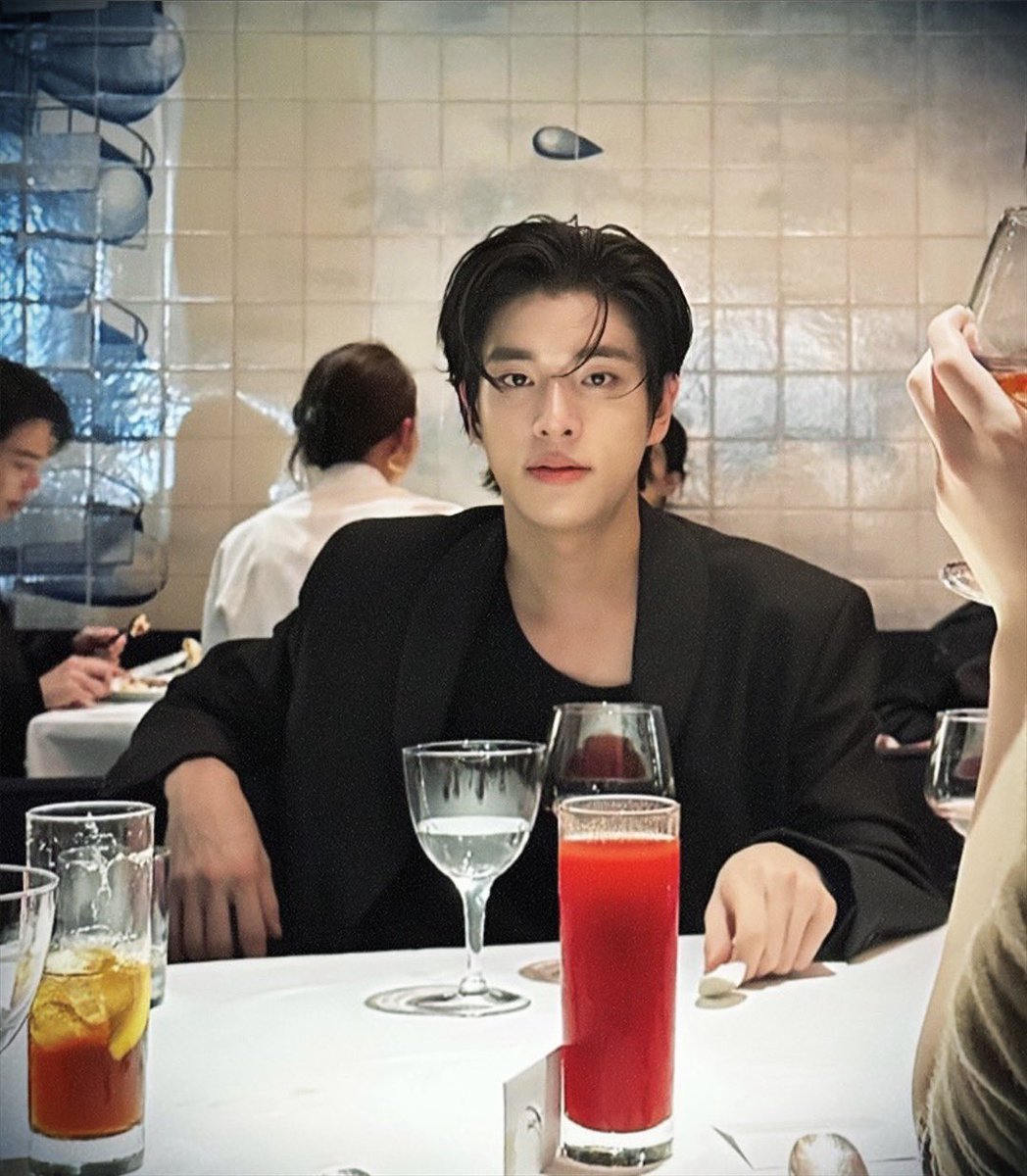 15ARCHIVEz's tweet photo. dinner date 🥂

#ENHYPEN_JAKE #JAKE #제이크 https://t.co/BYTf8i7AVc