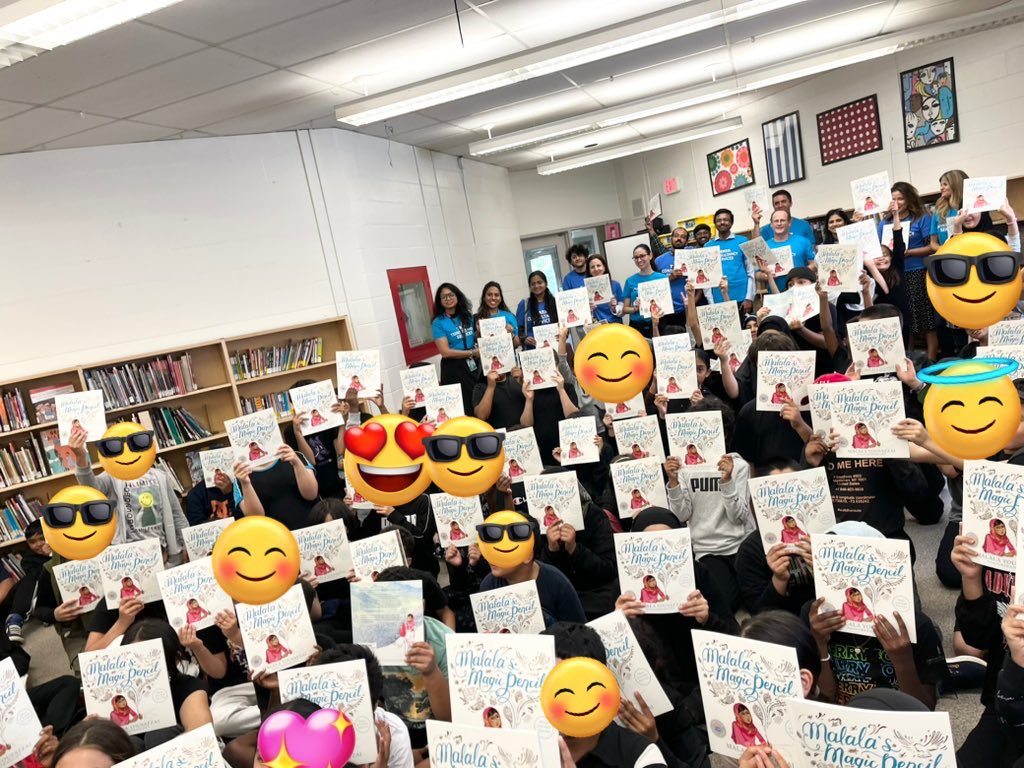 MsLiu02's tweet photo. Thank you *SO* much @TCS and @FirstBookCanada for volunteering your time to celebrate reading with our Grade 5 Ss. With your generous donation, Ss are excited to take home new books to share with their families. @TDSB_Grenoble #tdsb https://t.co/3EQw7egieE